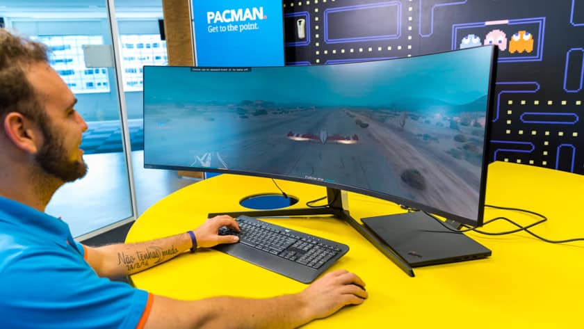 Ultrawide vs Dual Monitor: Which Setup Wins in 2025?